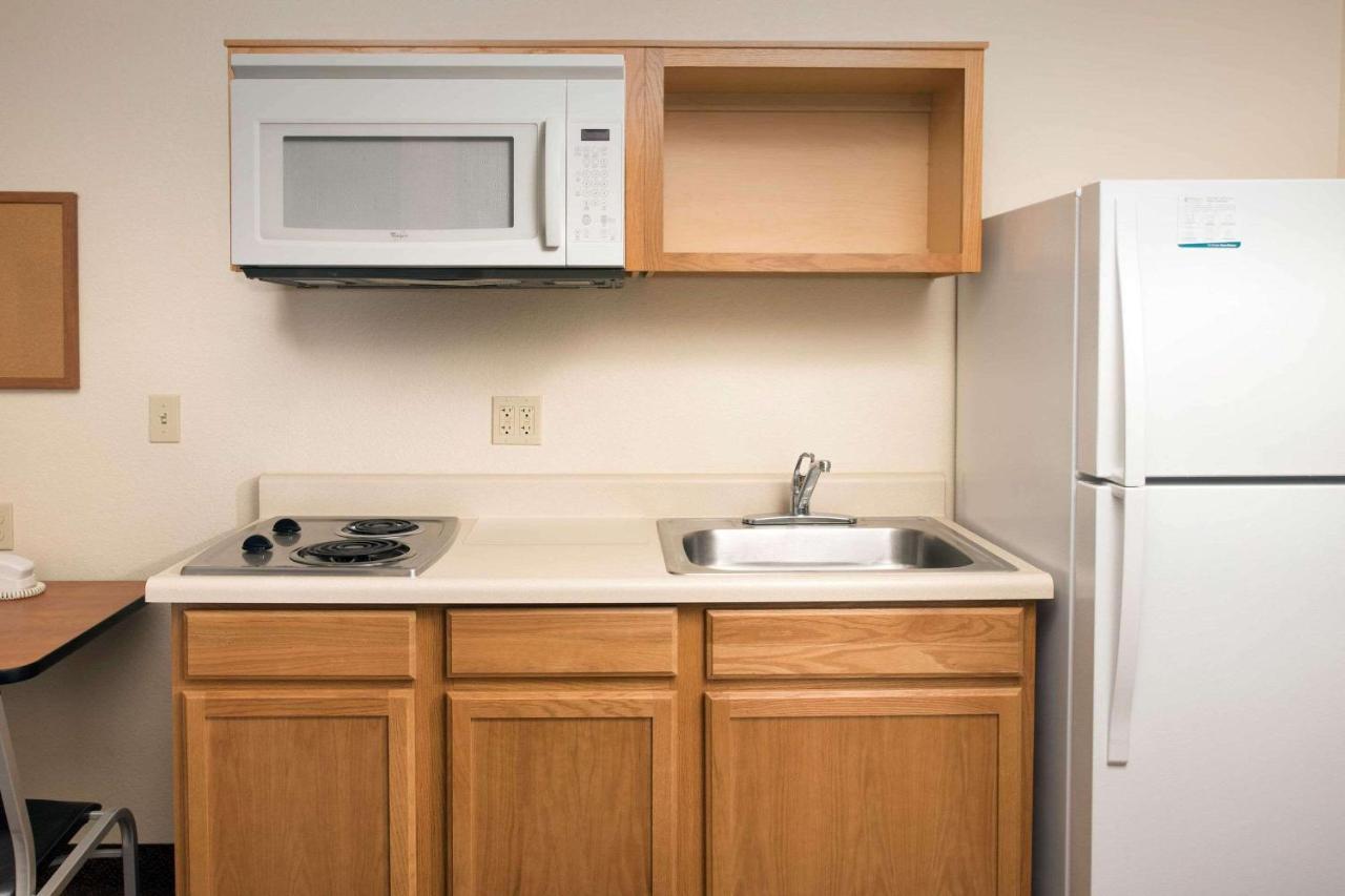 Woodspring Suites Midland Exteriér fotografie