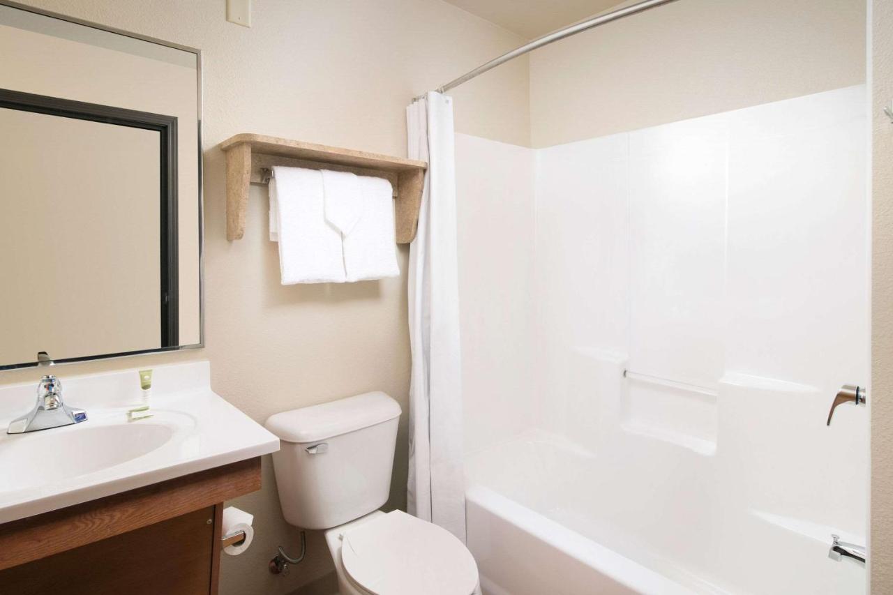 Woodspring Suites Midland Exteriér fotografie