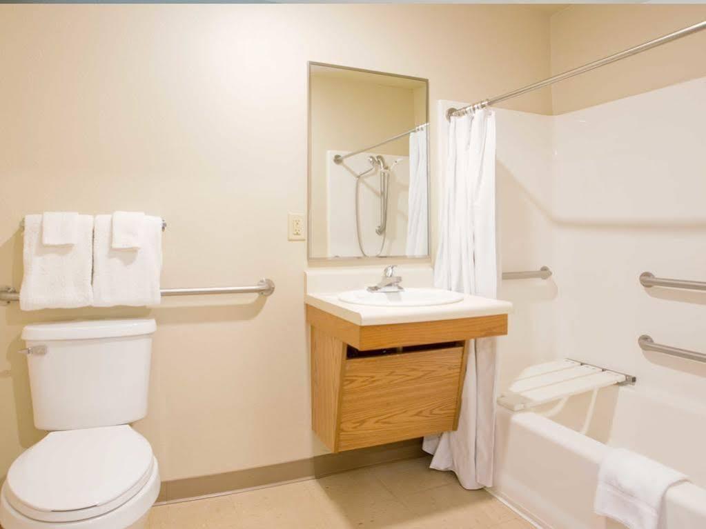 Woodspring Suites Midland Exteriér fotografie