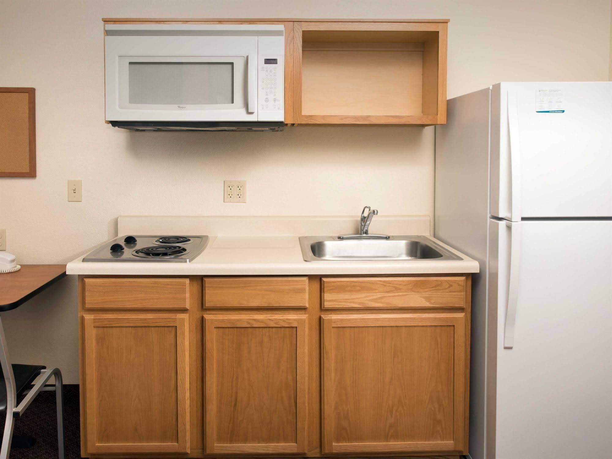 Woodspring Suites Midland Exteriér fotografie
