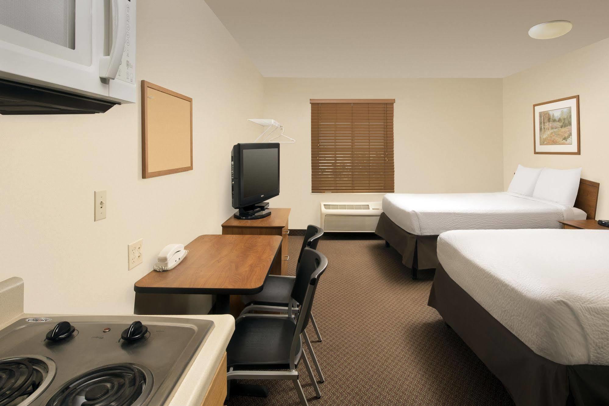 Woodspring Suites Midland Exteriér fotografie