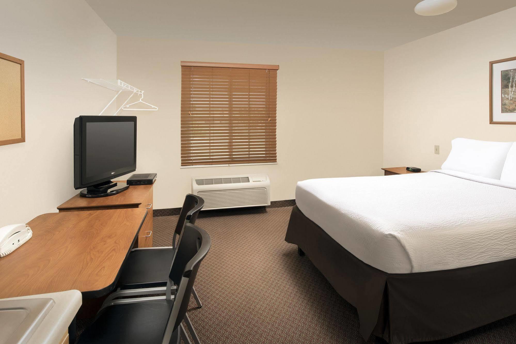 Woodspring Suites Midland Exteriér fotografie